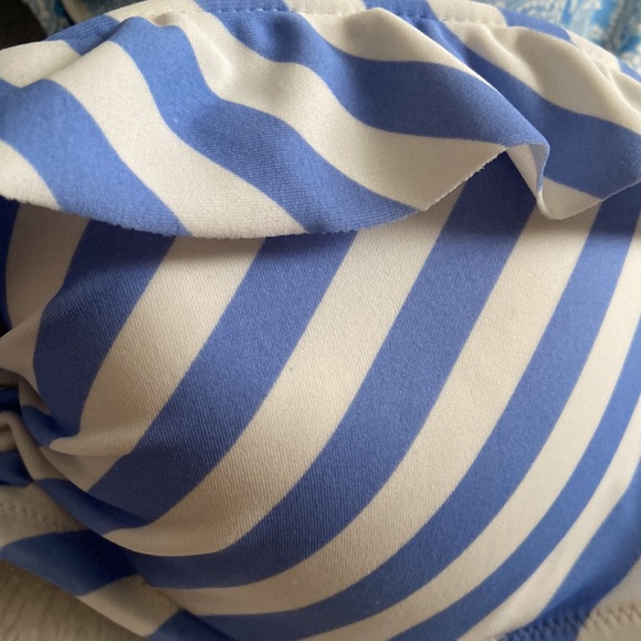 2 Bikini tops - Picture 2 of 8